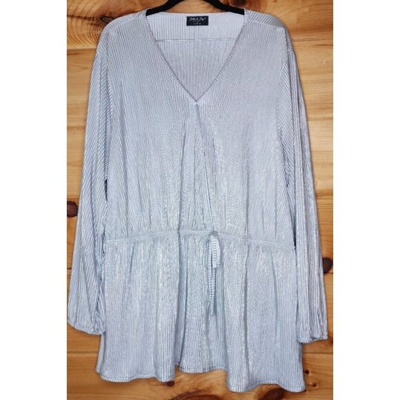 Jolie And Joy Top Woman Plus 3X Silver Metalic Elastic Waist Surplice V-Neck - Picture 4 of 10